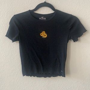 Hollister - Black Crop Tee Sun Flower Embroidery - Size XXS